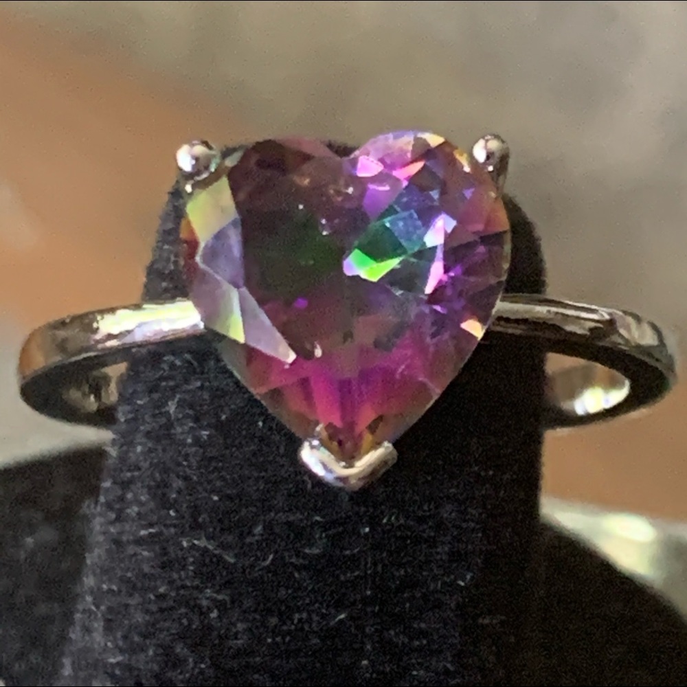 Women’s ring; heart shape in .925 silver, sz. 7.5